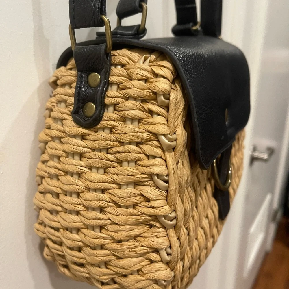 Matisse Beach Harbor Elegant Black and Tan Woven Crossbody Bag - Picture 3 of 8